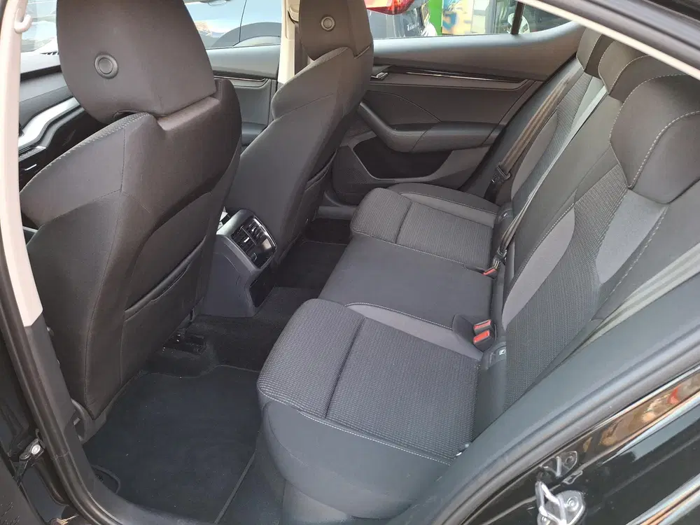 Skoda Octavia 1.0 e-TSI Ambition uit 2024, foto 4