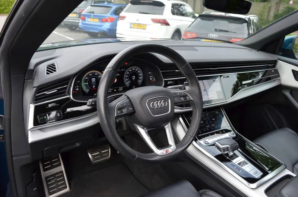 Audi Q8 55 TFSI e quattro Pro Line S uit 2021, foto 10