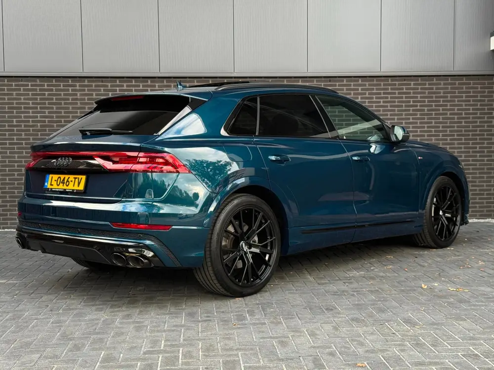 Audi Q8 55 TFSI e quattro Pro Line S uit 2021, foto 2