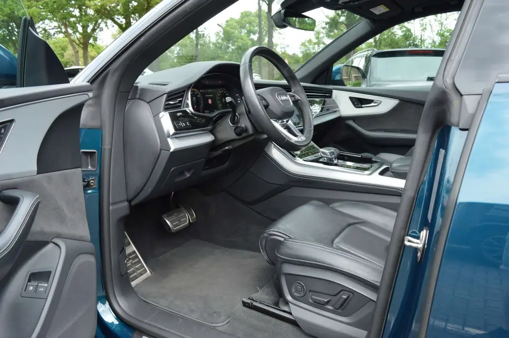 Audi Q8 55 TFSI e quattro Pro Line S uit 2021, foto 3