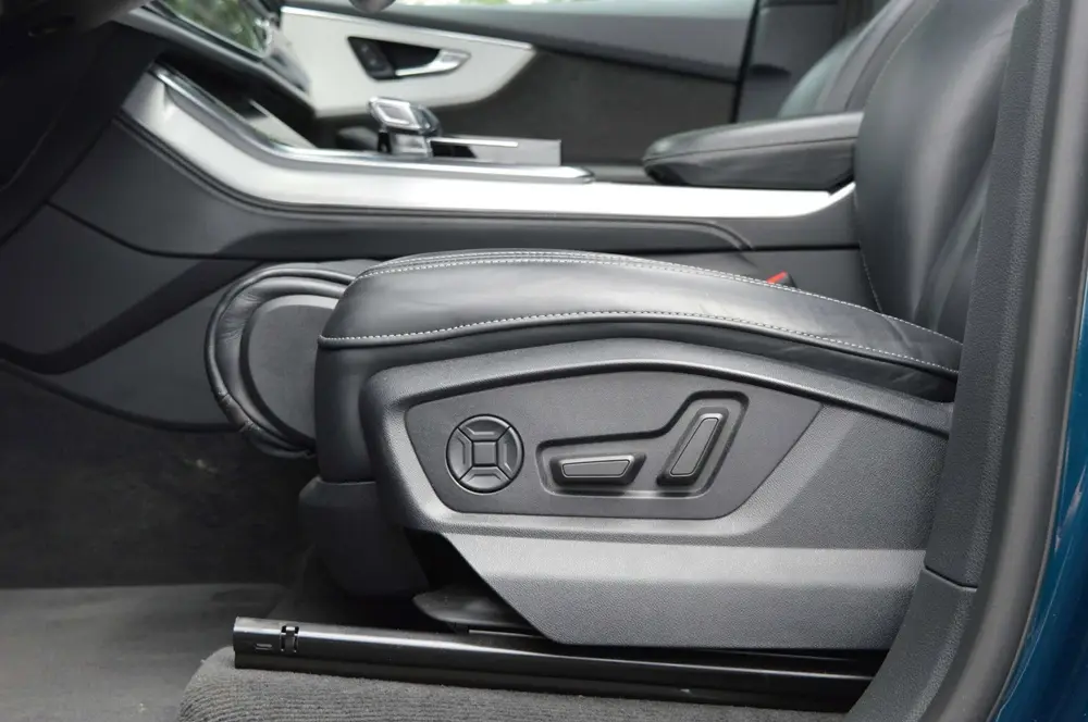 Audi Q8 55 TFSI e quattro Pro Line S uit 2021, foto 9