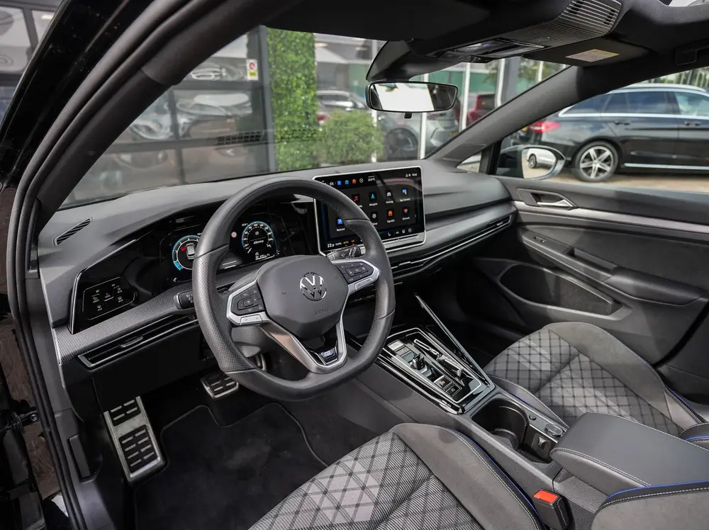 Volkswagen Golf 1.5 TSI R-Line Edition | Pano | Camera | Dri uit 2025, foto 16