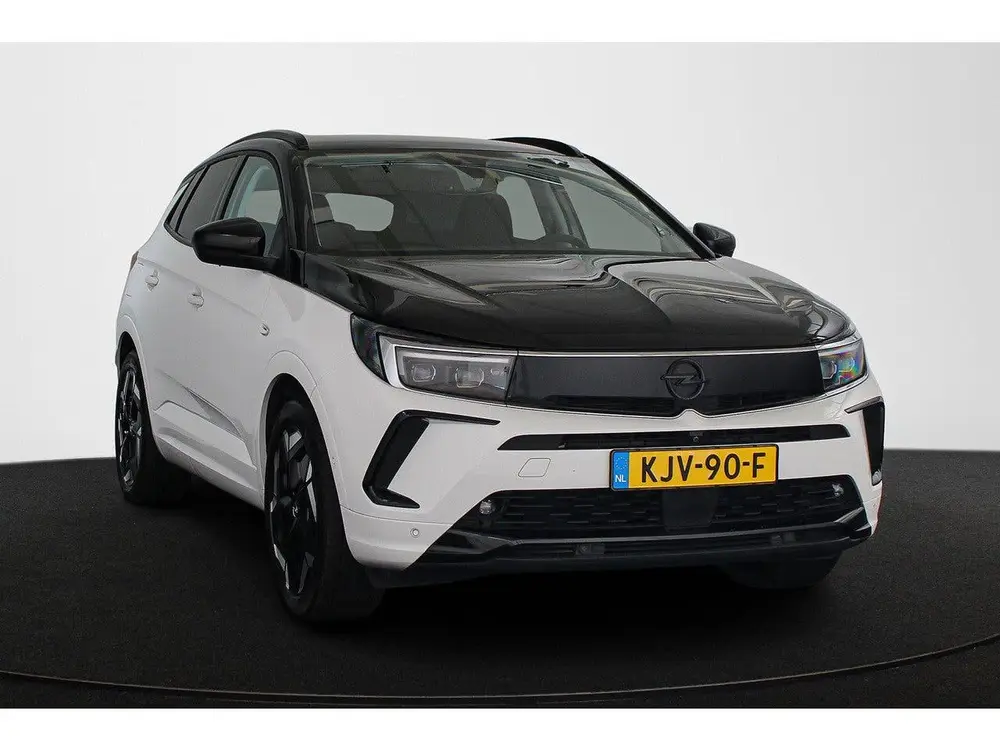 Opel Grandland 1.6T 300pk Plug-In Hybrid 4x4 GSe uit 2023, foto 2