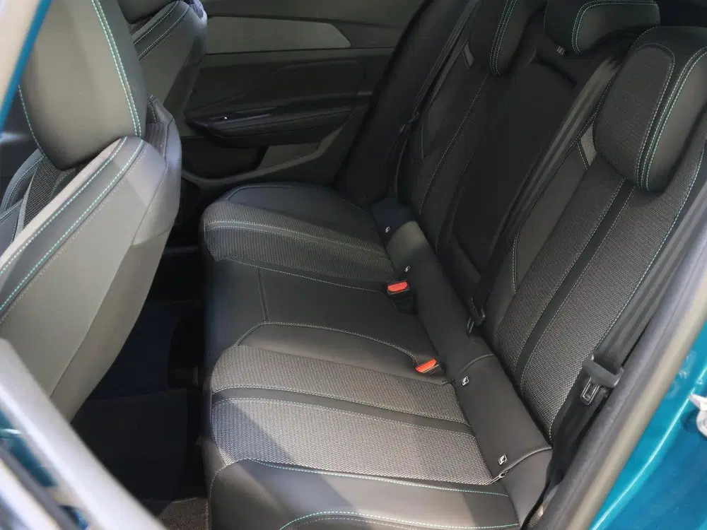 Peugeot 408 Allure Avantage Plug-in Hybrid 225 pk Auto uit 2025, foto 17