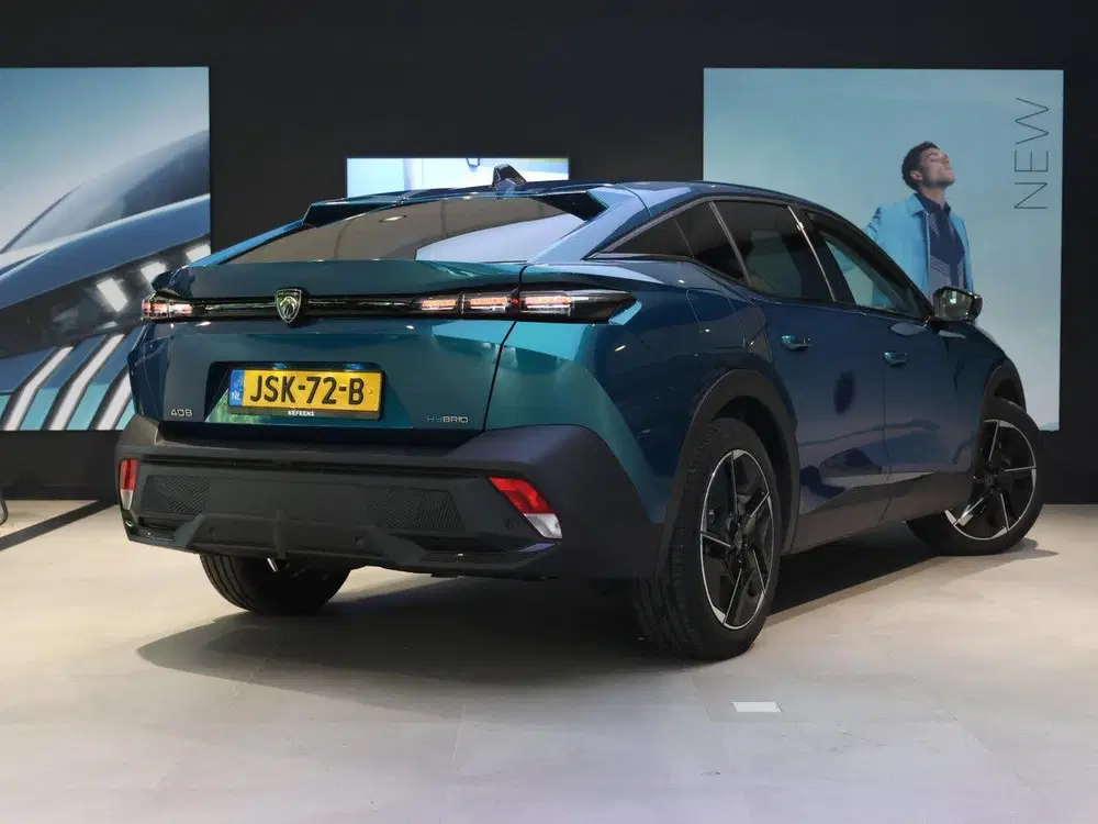 Peugeot 408 Allure Avantage Plug-in Hybrid 225 pk Auto uit 2025, foto 3