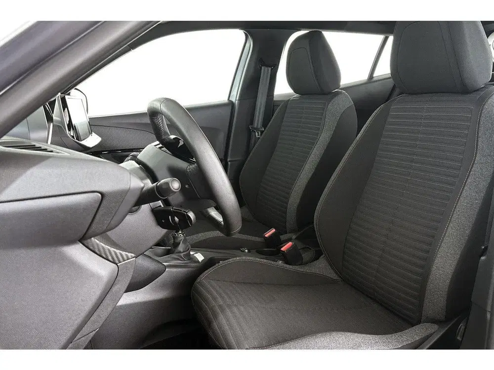 Peugeot 2008 1.2 PureTech Active Pack Navi Airco 16" LM uit 2023, foto 6