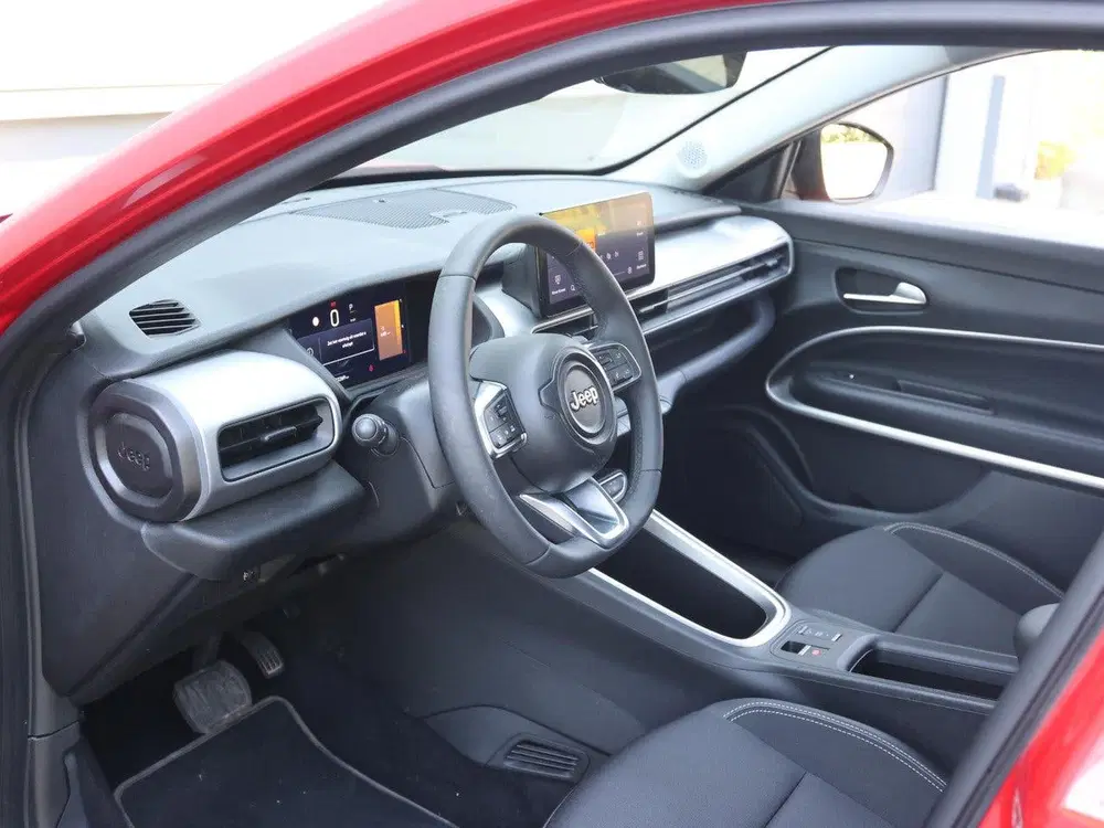 Jeep Avenger 1.2 e-Hybrid Summit uit 2025, foto 10