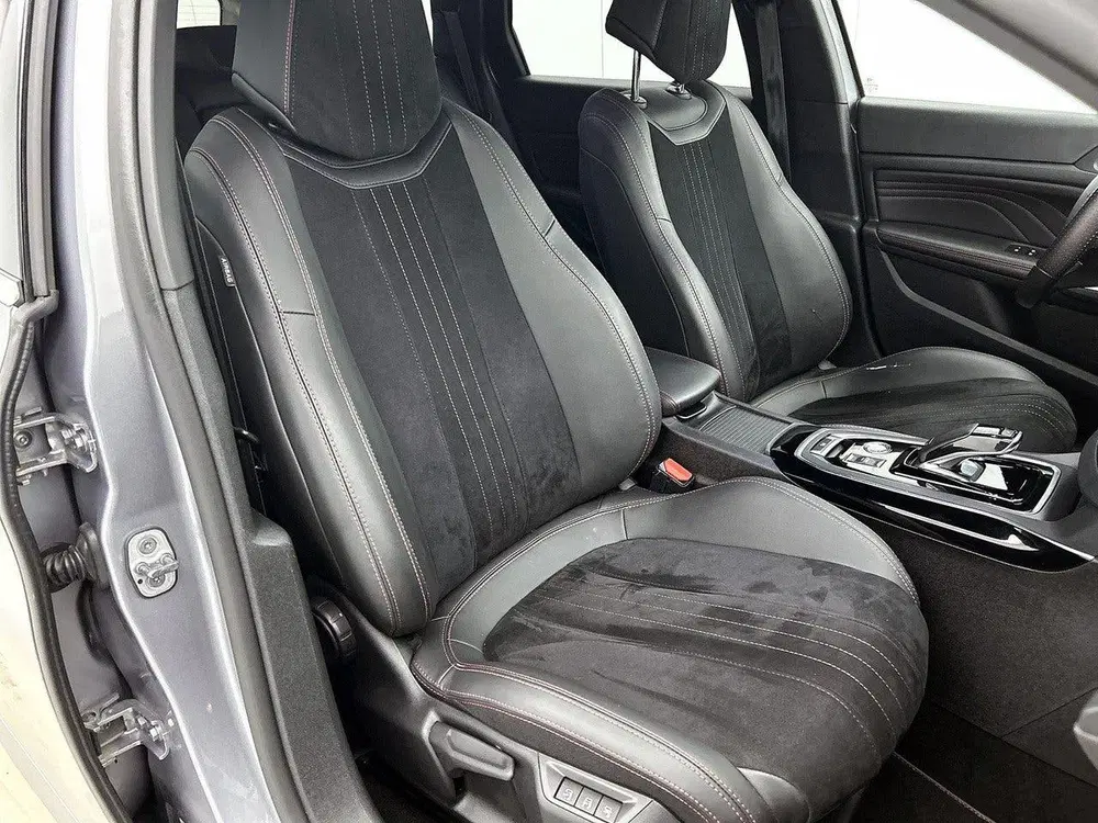 Peugeot 308 SW Blue Lease GT 130pk Automaat uit 2021, foto 14
