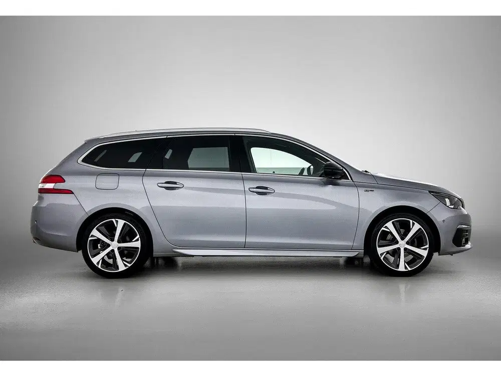 Peugeot 308 SW Blue Lease GT 130pk Automaat uit 2021, foto 7