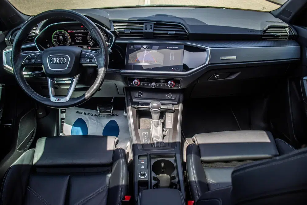 Audi Q3 45 TFSI e S-Line uit 2023, foto 14