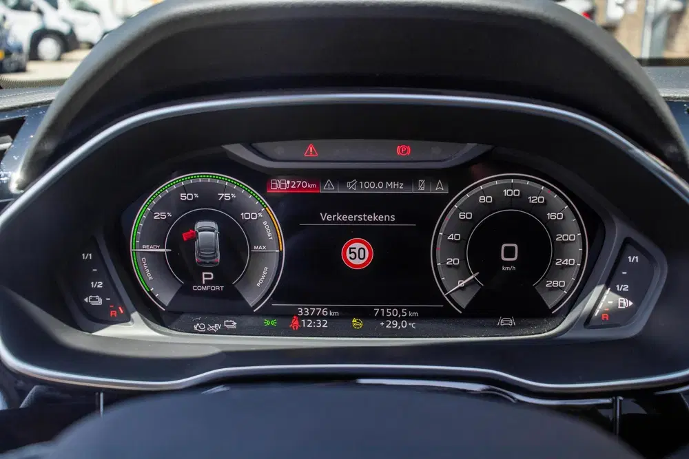 Audi Q3 45 TFSI e S-Line uit 2023, foto 18