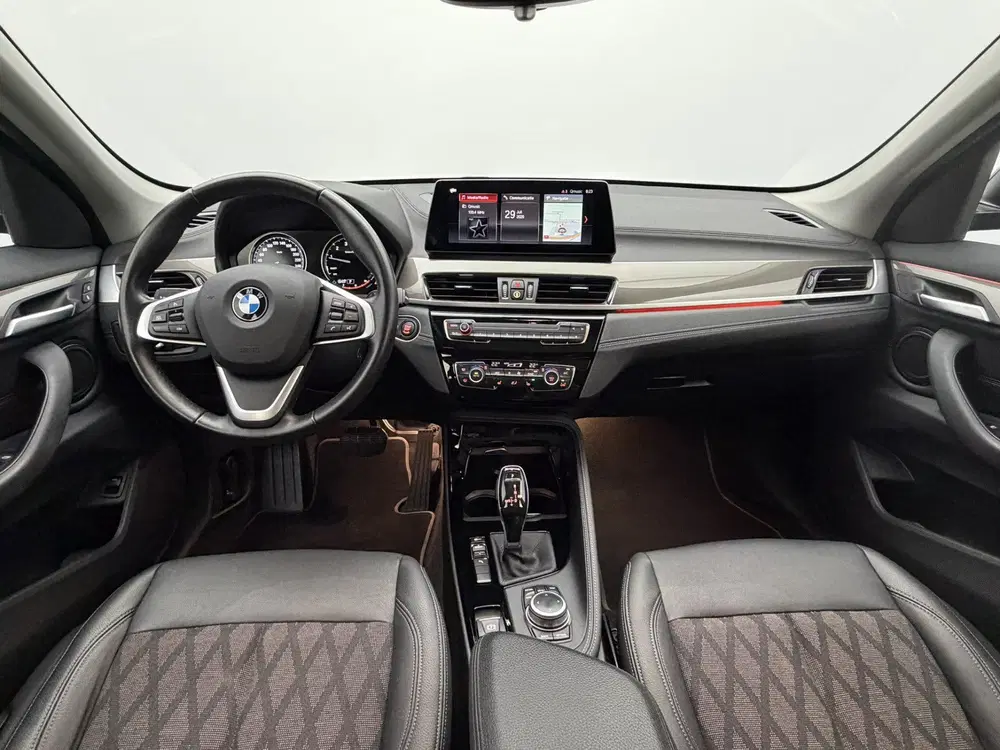 BMW X1 sDrive20i 179PK Business Edition Plus uit 2022, foto 2