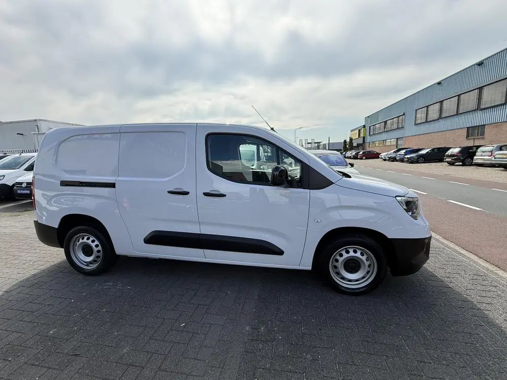 Opel Combo 1.2 PureTech 110 S&S L2 BENZINE MARGE AUTO uit 2024, foto 2