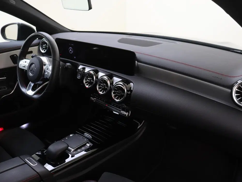 Mercedes-Benz CLA 200 Business Solution AMG uit 2022, foto 5