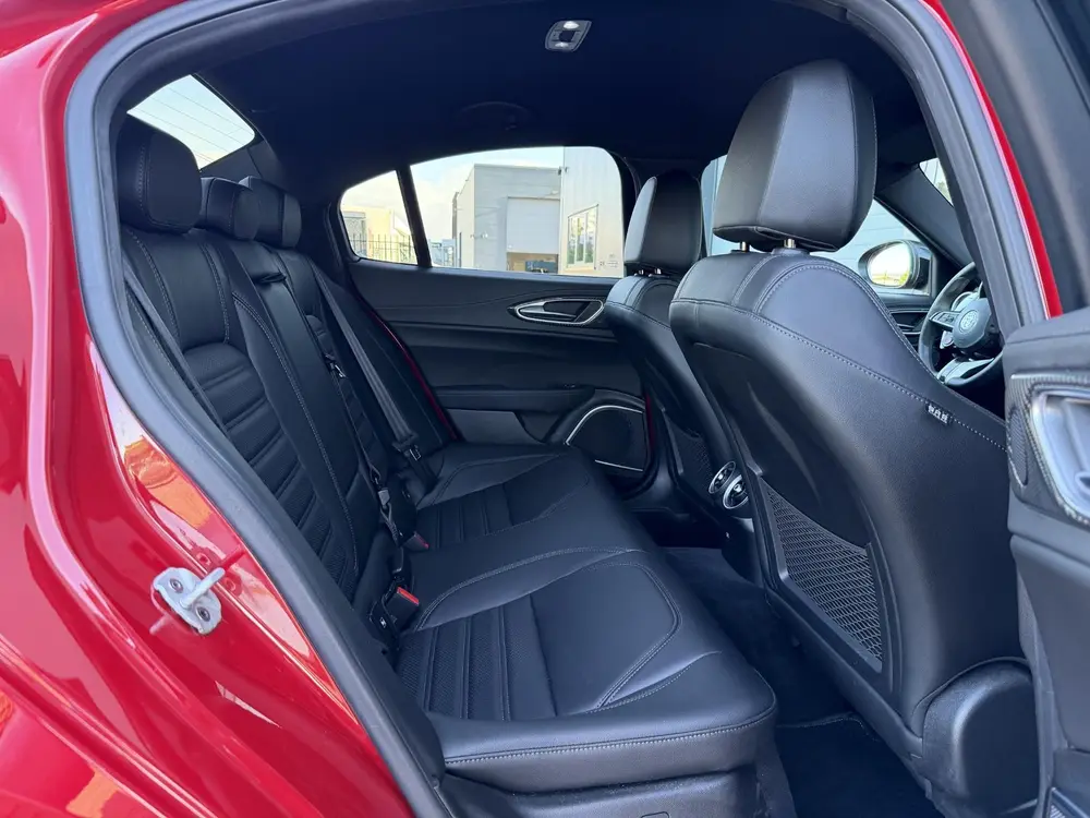 Alfa Romeo Giulia 2.9 V6 Quadrifoglio CARBON | H/K | LEDER uit 2022, foto 17