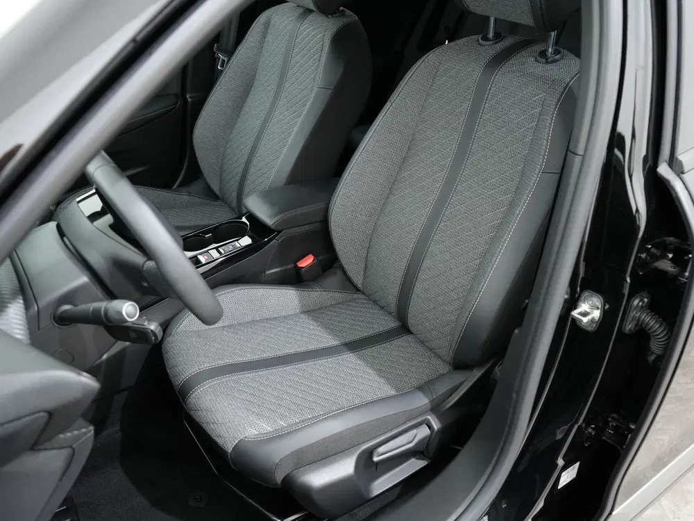 Peugeot 2008 1.2 HYBRID 145PK ALLURE E-DCS6 Trekhaak uit 2025, foto 4