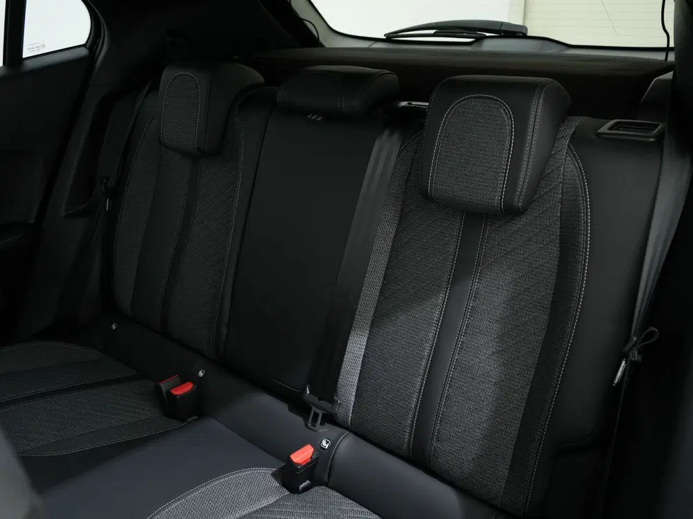 Peugeot 2008 1.2 HYBRID 145PK ALLURE E-DCS6 Trekhaak uit 2025, foto 5