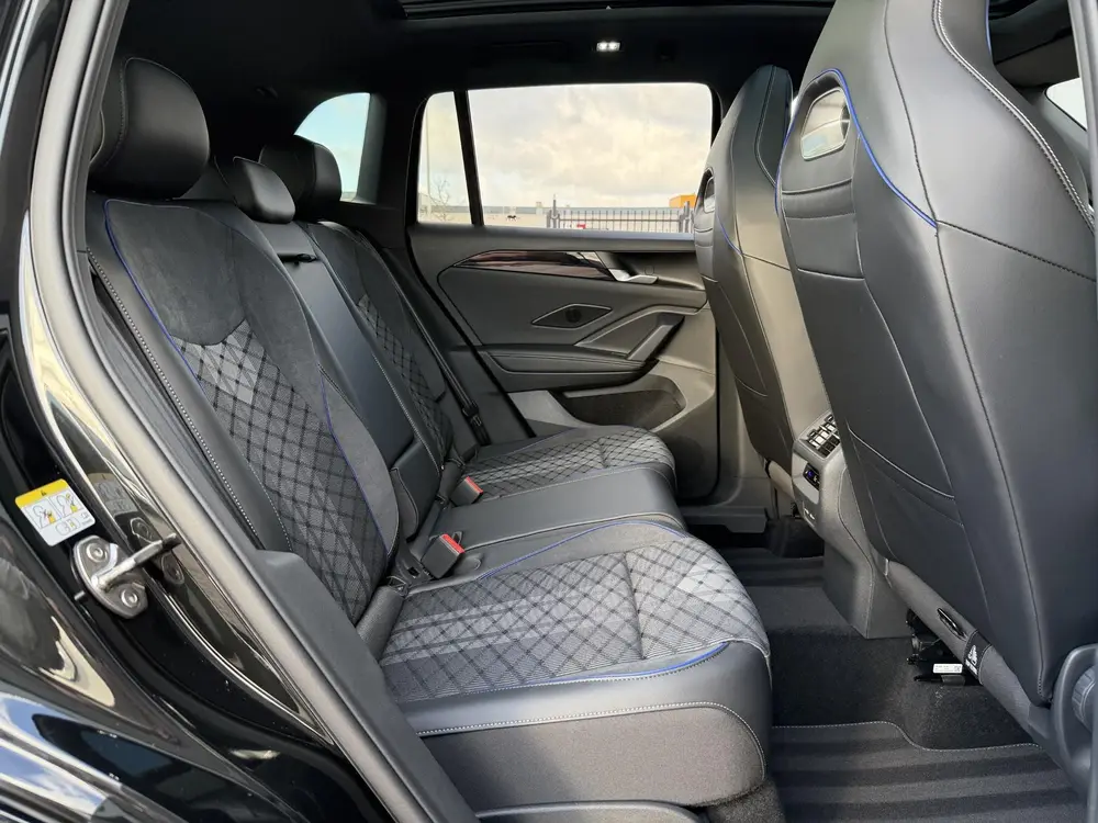 Volkswagen Tiguan 1.5 eHybrid R-Line Edition PANO | TREKHAAK uit 2025, foto 17