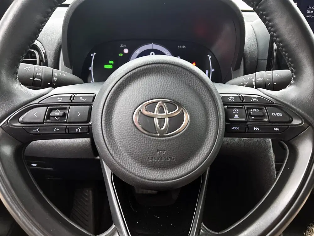 Toyota Yaris Cross 1.5 Hybrid 115 First Edition uit 2025, foto 18
