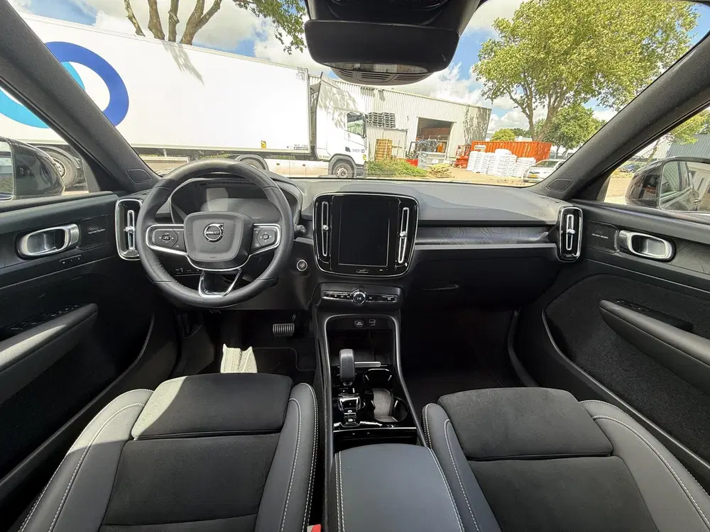 Volvo XC40 1.5 T5 Plus Dark uit 2022, foto 15