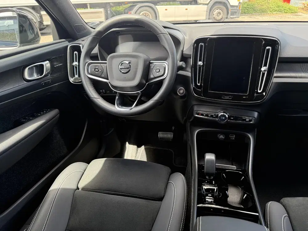 Volvo XC40 1.5 T5 Plus Dark uit 2022, foto 16