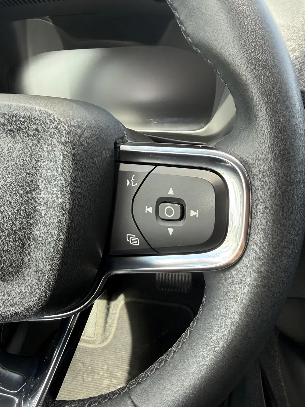 Volvo XC40 1.5 T5 Plus Dark uit 2022, foto 17