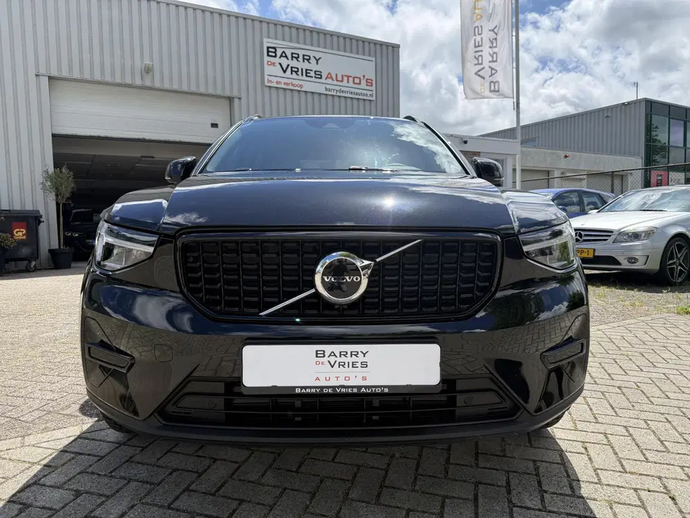 Volvo XC40 1.5 T5 Plus Dark uit 2022, foto 2