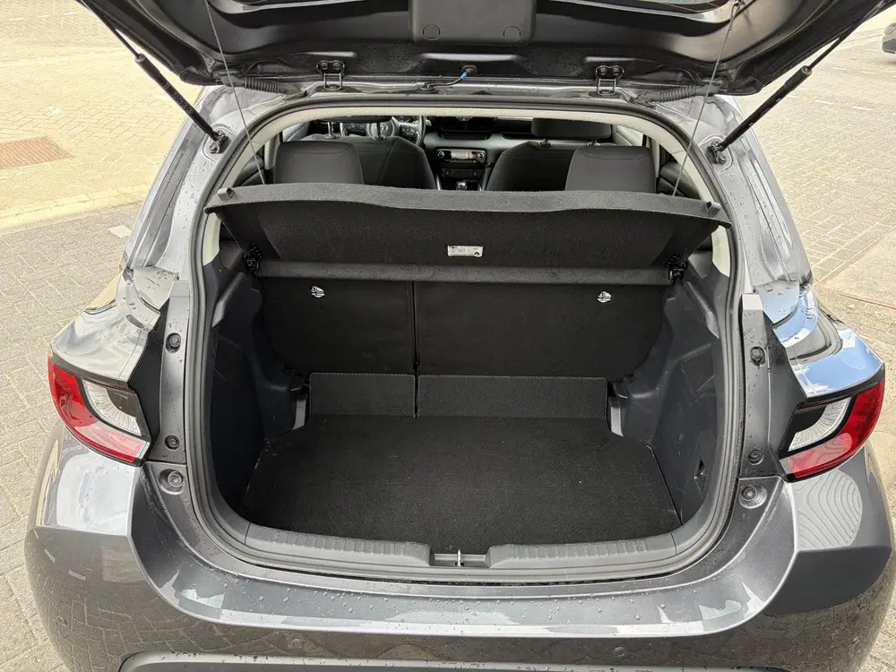 Toyota Yaris 1.5 Hybrid 115 Business Plus Special uit 2025, foto 2