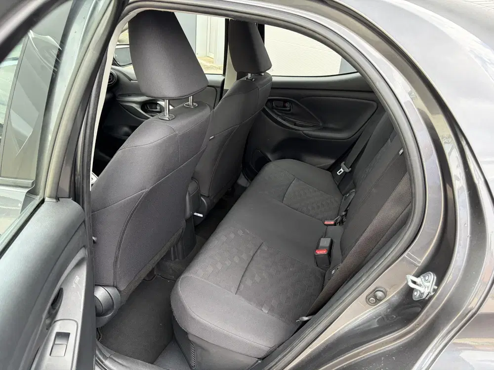 Toyota Yaris 1.5 Hybrid 115 Business Plus Special uit 2025, foto 3