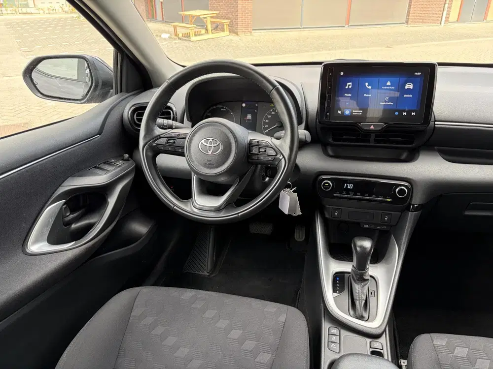 Toyota Yaris 1.5 Hybrid 115 Business Plus Special uit 2025, foto 4