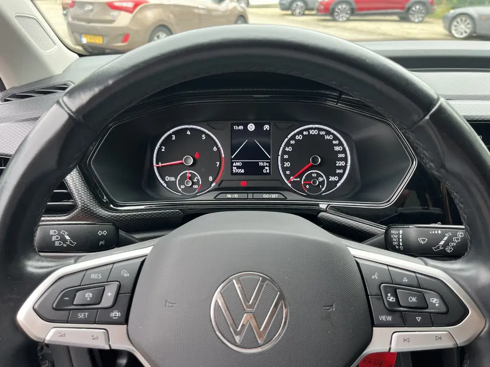 Volkswagen T-Cross 1.0 TSI Life Camera Carplay Trekhaak Uran uit 2021, foto 10