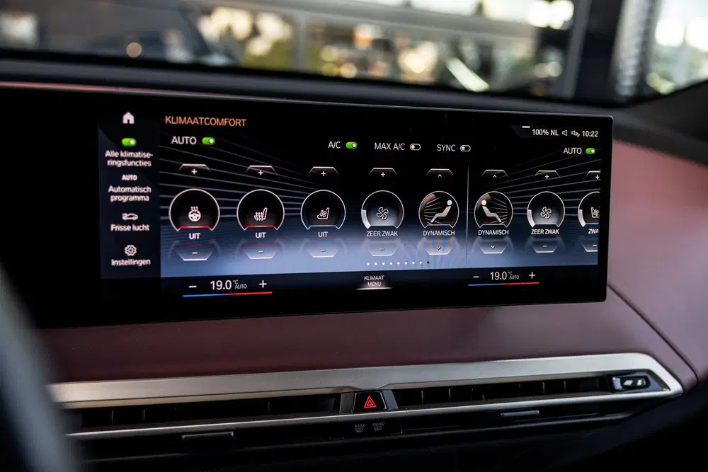 BMW iX XDrive50 M 112 kWh uit 2023, foto 18