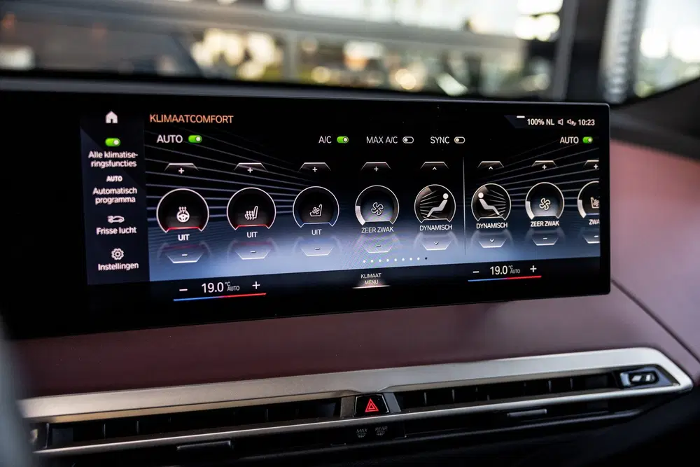 BMW iX XDrive50 M 112 kWh uit 2023, foto 19