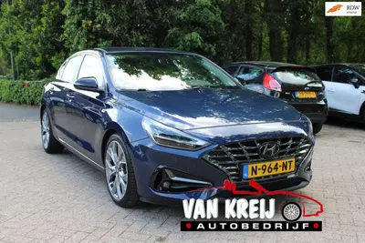 Hyundai i30 1.5 T-GDi MHEV Premium Sky Fastback uit 2021