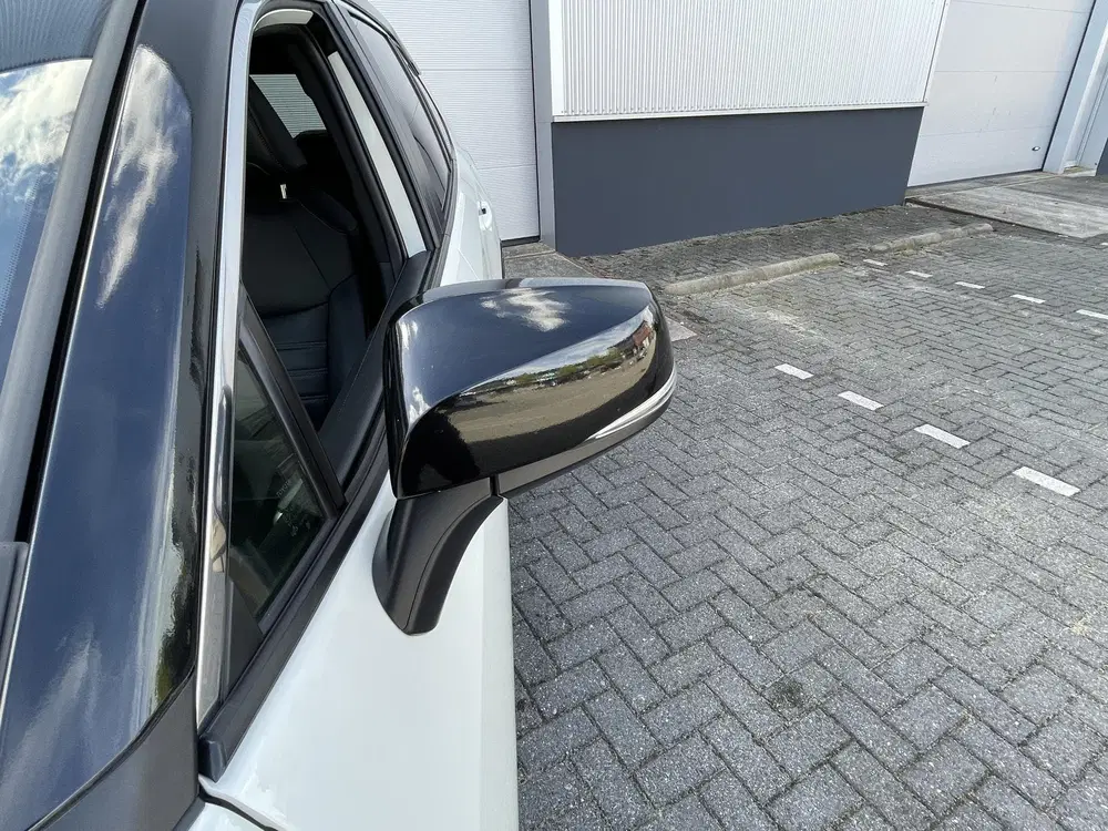 Toyota RAV 4 2.5 Hybrid AWD Bi-Tone uit 2021, foto 2