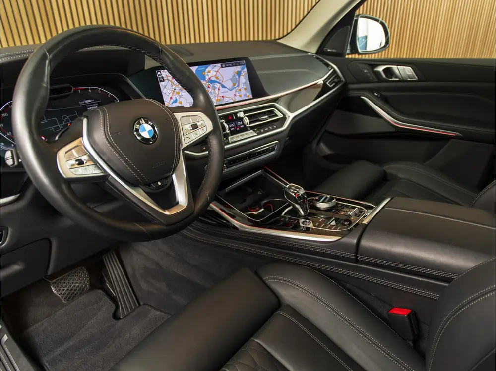 BMW X7 xDrive40i SKYLOUNGE uit 2019, foto 13