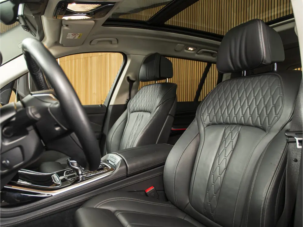 BMW X7 xDrive40i SKYLOUNGE uit 2019, foto 14