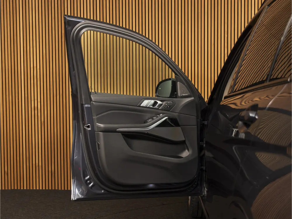 BMW X7 xDrive40i SKYLOUNGE uit 2019, foto 19