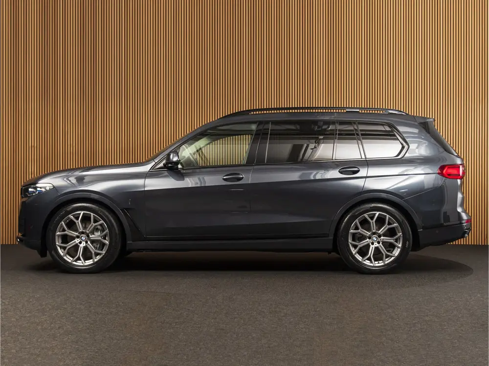 BMW X7 xDrive40i SKYLOUNGE uit 2019, foto 2
