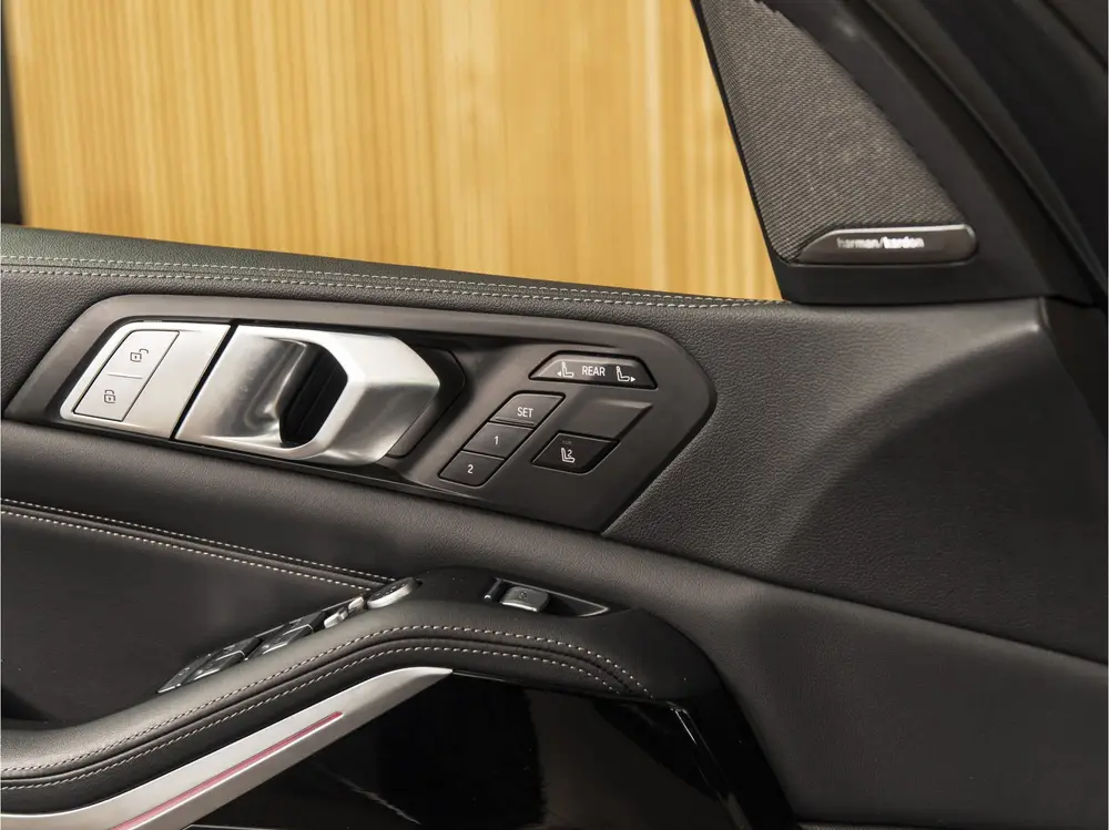 BMW X7 xDrive40i SKYLOUNGE uit 2019, foto 20