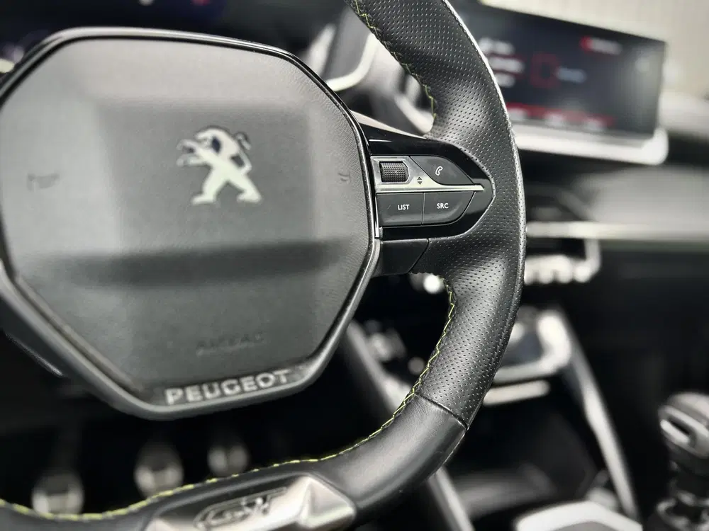 Peugeot 2008 1.2 PureTech GT uit 2022, foto 13