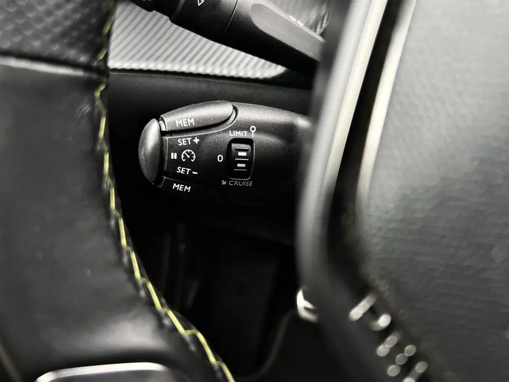 Peugeot 2008 1.2 PureTech GT uit 2022, foto 14