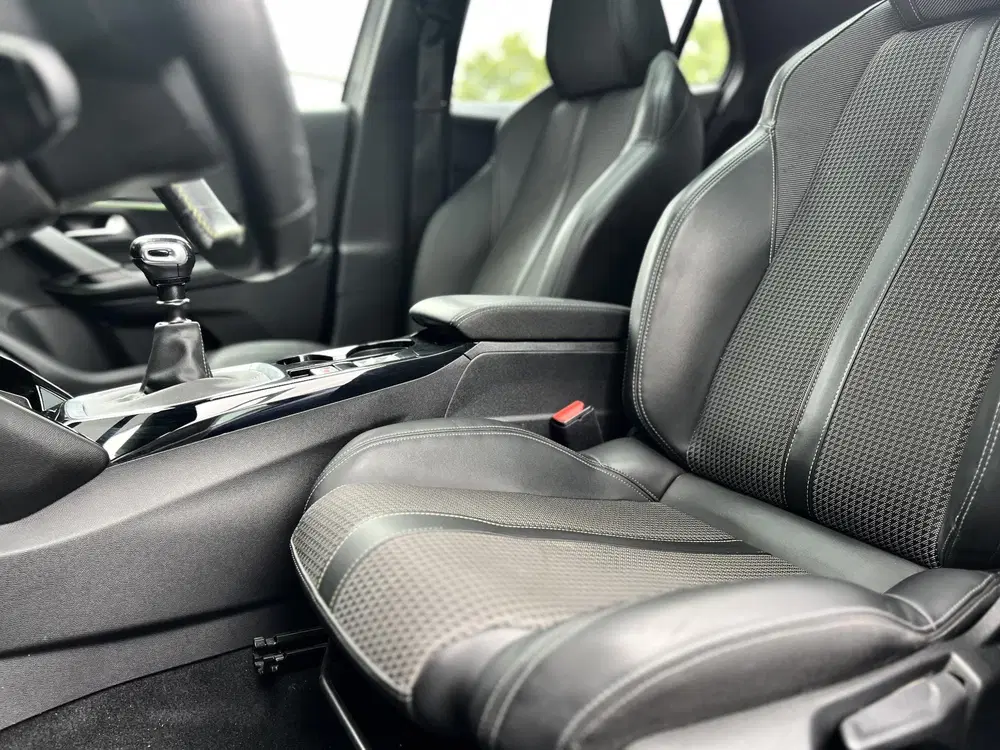 Peugeot 2008 1.2 PureTech GT uit 2022, foto 19