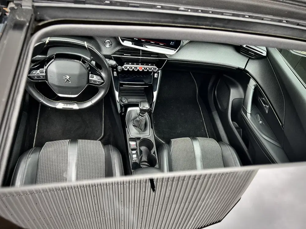 Peugeot 2008 1.2 PureTech GT uit 2022, foto 3