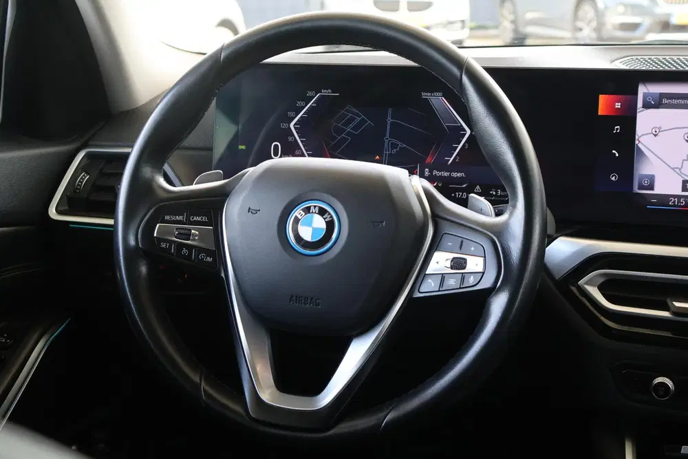 BMW 3-serie Touring 330e uit 2022, foto 13