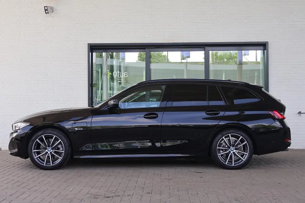BMW 3-serie Touring 330e uit 2022, foto 5