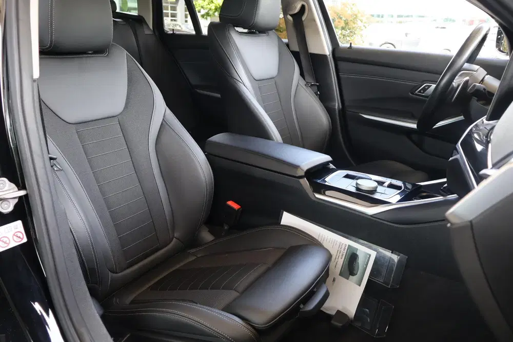 BMW 3-serie Touring 330e uit 2022, foto 9