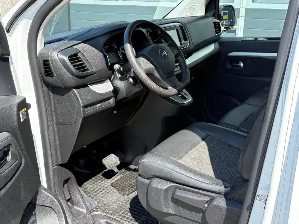 Opel Vivaro 75 kwh 136 PK L2 uit 2021, foto 17