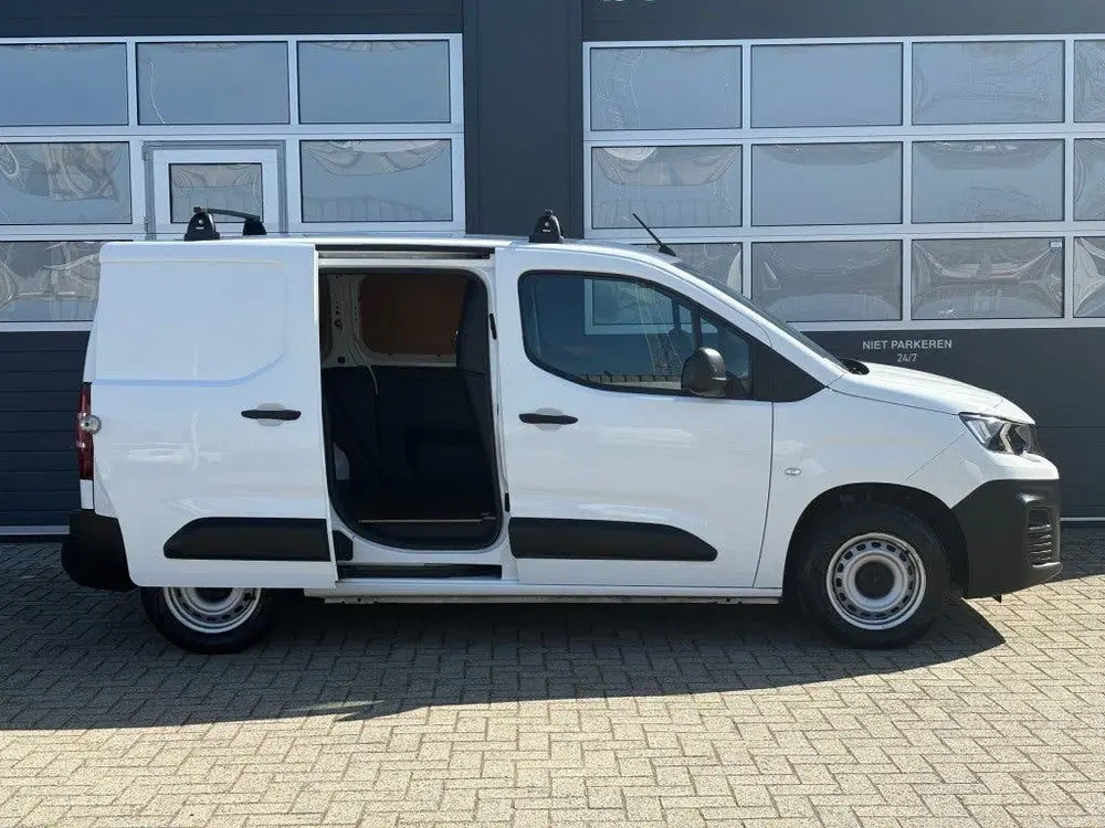 Peugeot Partner PREMIUM 1.5 BlueHDI 99PK Cruise uit 2022, foto 2