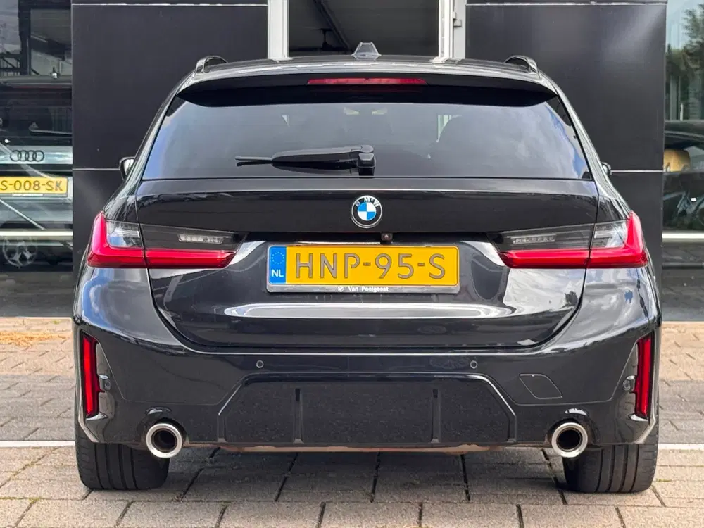 BMW 3-serie 320i uit 2023, foto 12